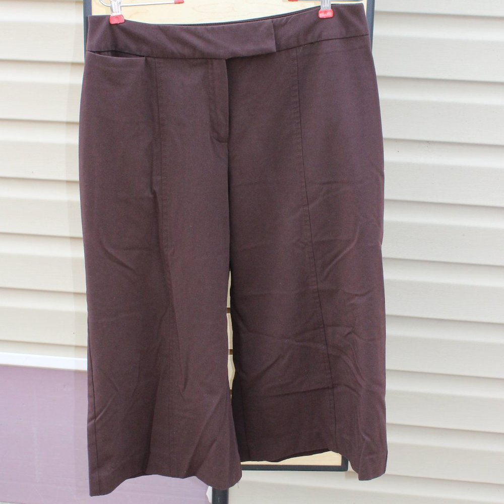 Bandolino Women's 10 Wide Leg Stretch Capri Brown